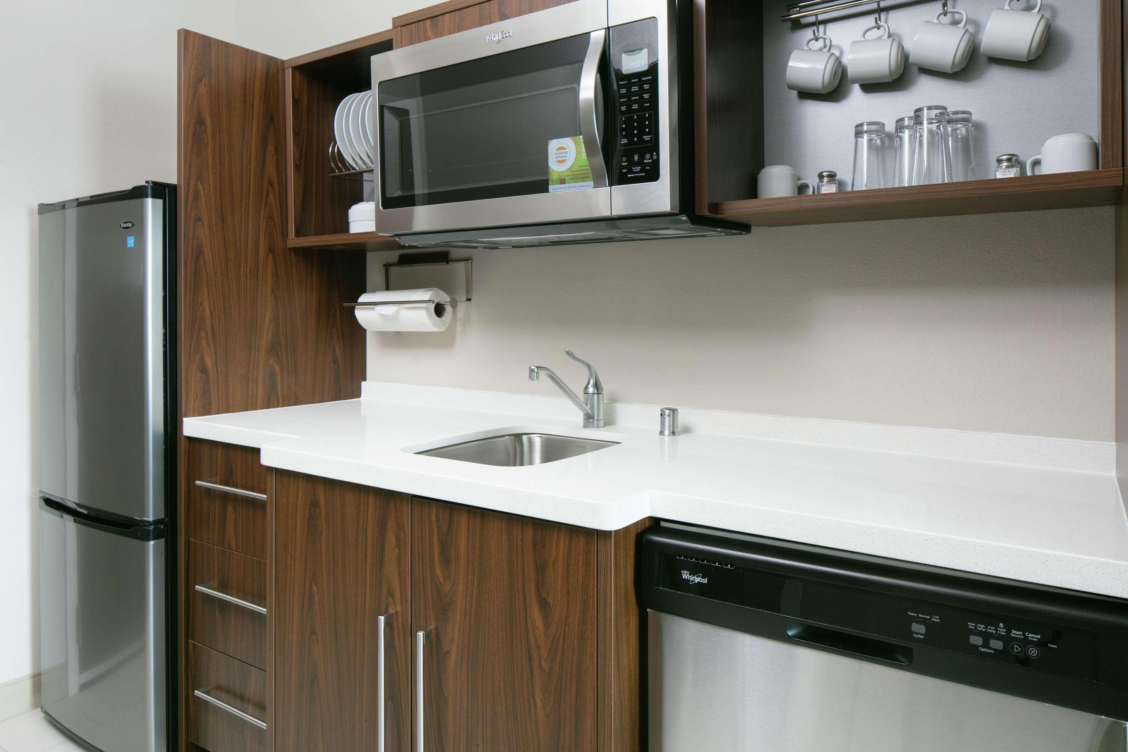 Home2 Suites By Hilton Menomonee Falls Milwaukee Exteriör bild